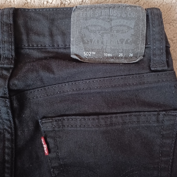 Levi's Boys' 502 Regular Taper Fit Performance Jeans - Black (10 Regular) - Picture 5 of 7